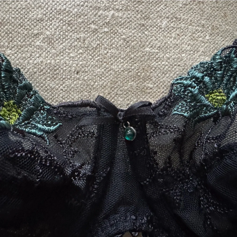 Marie Jo black / teal embroidered sheer bra. Excellent condition. 38B